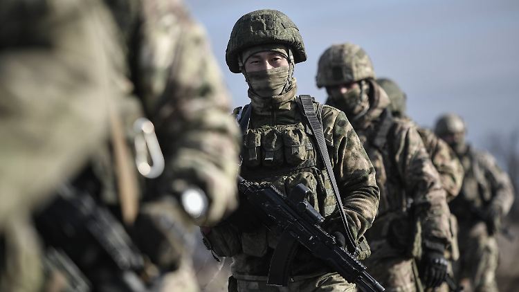 Nach Logik des Kreml verlaufen die russischen "Westgrenzen" auf ukrainischem Territorium. Dort kämpfen bereits zahlreiche Soldaten im Auftrag des Kreml.