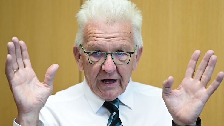 Kretschmann findet zwar, dass 150.000 Euro als Einkommensgrenze zwar hoch sind, kritisiert aber dennoch deren Absenkung von zuvor 300.000 Euro.