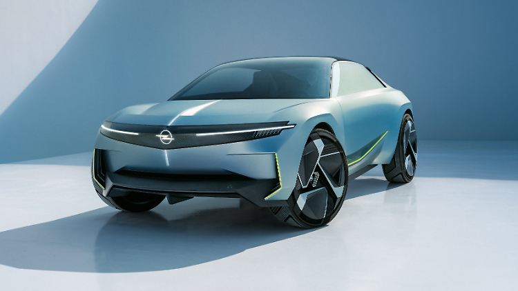 Das beleuchtete Opel-Logo samt stilisiertem Kompass soll es in die Serie schaffen. Man darf gespannt sein.