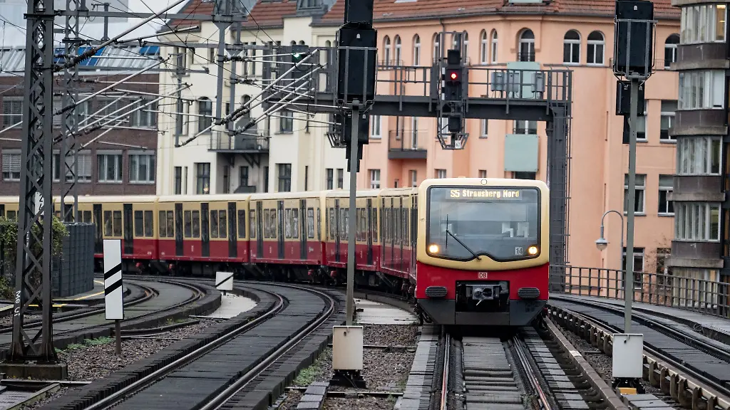 Die-S-Bahn-5-Richtung-Strausberg-Nord