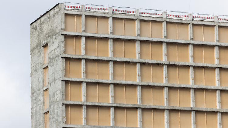 Blick auf ein Hochhaus nach einer Asbest-Sanierung.