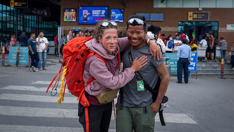 Weltrekordhalter: Kristin Harila und Tenjen Lama Sherpa.