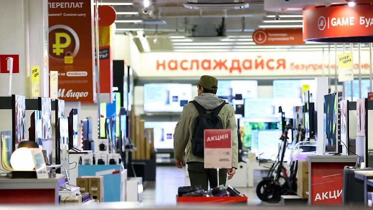 Wegen der westlichen Sanktionen sind russische Firmen auf sogenannte Parallel-Importe angewiesen.