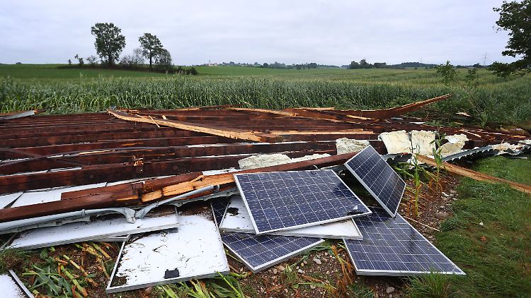 Viele Besitzer von Solaranlagen fürchten Stürme und Orkanböen.