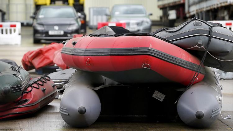 In Schlauchbooten wie diesen kommen Migranten über den Ärmelkanal nach Großbritannien.