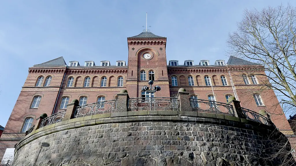 Blick-auf-das-Gebaeude-des-Land-und-Amtsgerichts