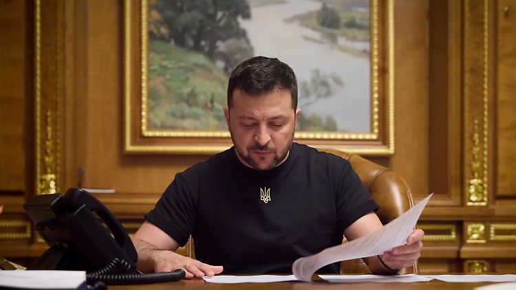 Das Thema Korruption ist Selenskyj bereits seit langem ein Dorn im Auge. Wichtige Posten besetzt der ukrainische Präsident nun neu.