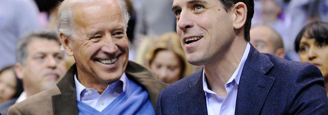 Joe Biden, damals Vizepräsident der USA, und sein Sohn Hunter bei einem Basketballspiel.