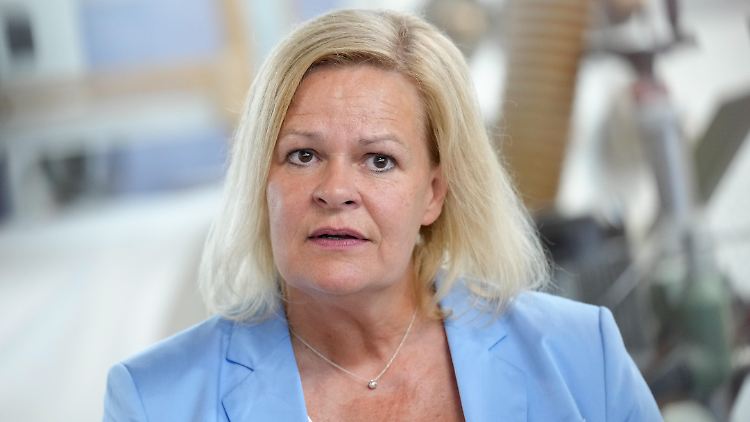 Die Verhaftung eines mutmaßlichen Spions sorgt bei Bundesministerin Nancy Faeser für ordentlich Handlungsdruck.