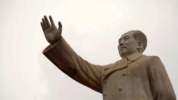 Eine Mao-Statue in Chengdu. In den 60er Jahren entstand ein regelrechter Hype um den chinesischen Machthaber, zahllose Mao-Parteien wurden gegründet.