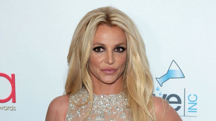 Setzt als Alternative nun auf atmungsaktive Silikonpflaster, die ihrer Haut guttun sollen: Popstar Britney-Spears.