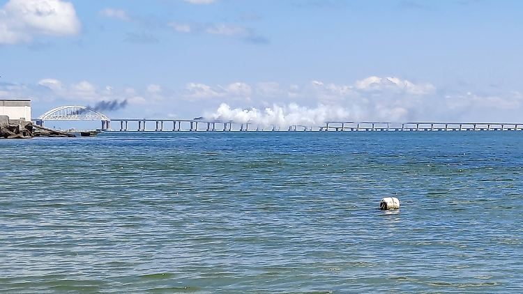 Die Krim-Brücke ist der einzige Übergang von der russisch besetzten Halbinsel zum russischen Festland.