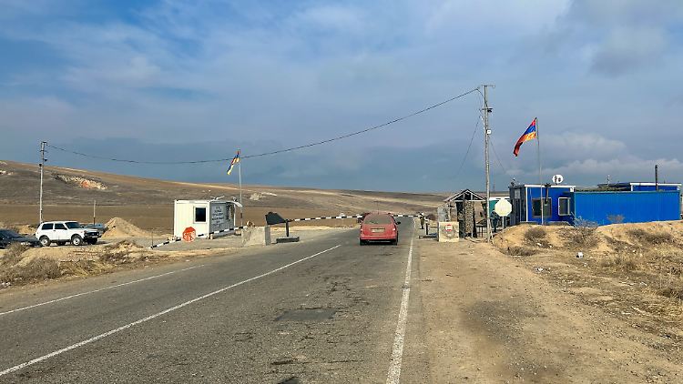 Der Latschin-Korridor, die einzige Straße, die Armenien mit Berg-Karabach verbindet, ist abgeschnitten.