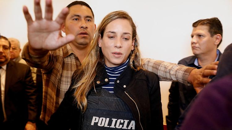 Andrea González Náder soll die Partei Construye in den ecuadorianischen Wahlkampf führen. Eine schusssichere Weste könnte dabei ein lebenswichtiges Utensil werden. 