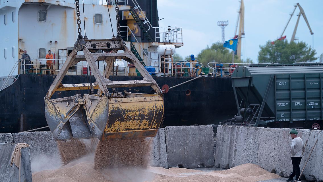 Der ukrainische Donau-Hafen Ismajil an der Grenze zu Rumänien ist der wichtigsten Exporthafen für ukrainisches Getreide, seitdem Russland im vergangenen Monat aus dem Getreideabkommen für den Export durch das Schwarze Meer ausgestiegen ist.