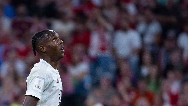 "Mathys, wir stehen hinter dir und du hast unsere volle Unterstützung!", schrieb der FC Bayern.