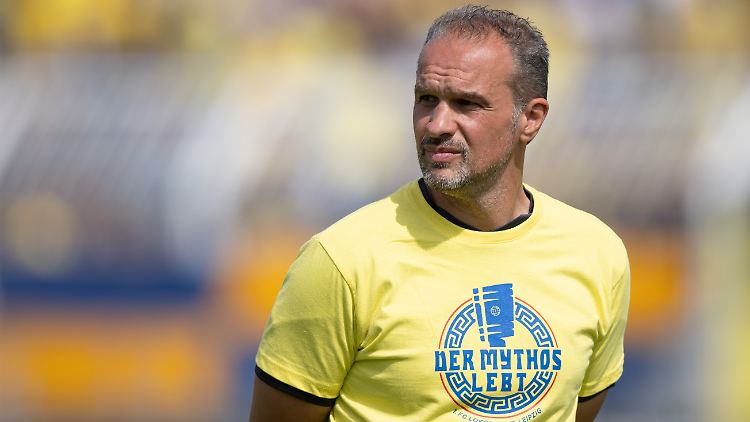 "Es verfolgt mich mein ganzes Leben, ich wollte schon aufhören mit dem Fußball wegen so einer Scheiße", sagt Trainer Almedin Civa.