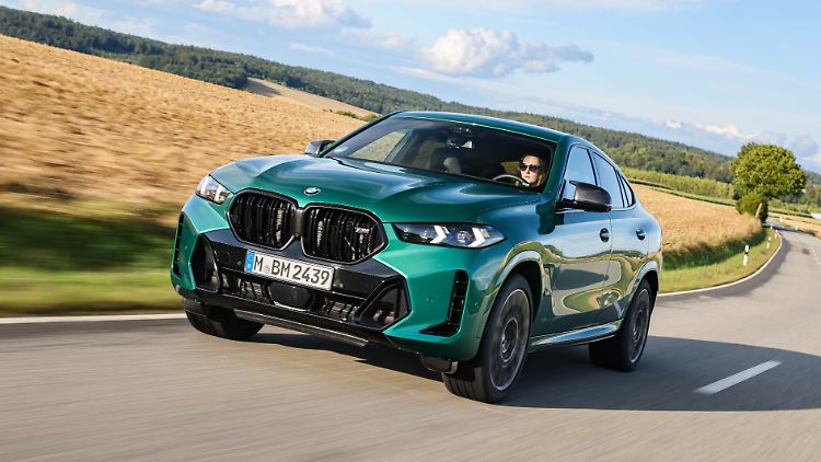 Die einprägsamen M-Spiegel bekommt auch schon die M-Performance-Ausführung. Bunte Farben stehen dem X6 gut zu Gesicht.
