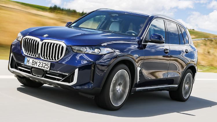 Nur eingefleischte Modellexperten identifizieren die leicht angepassten Scheinwerfer des neuen X5.