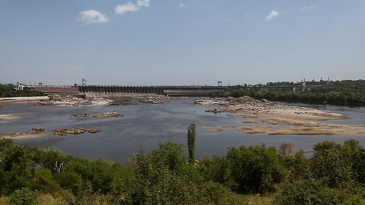 Der Blick auf den Dnipro-Staudamm bei Saporischschja.