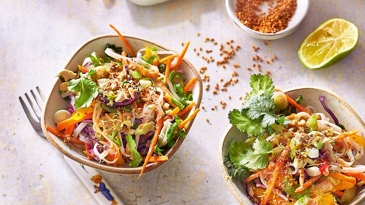 Bunt wie ein Regenbogen ist der "Rainbow-Salad", tauglich für Gäste und gut vorzubereiten.