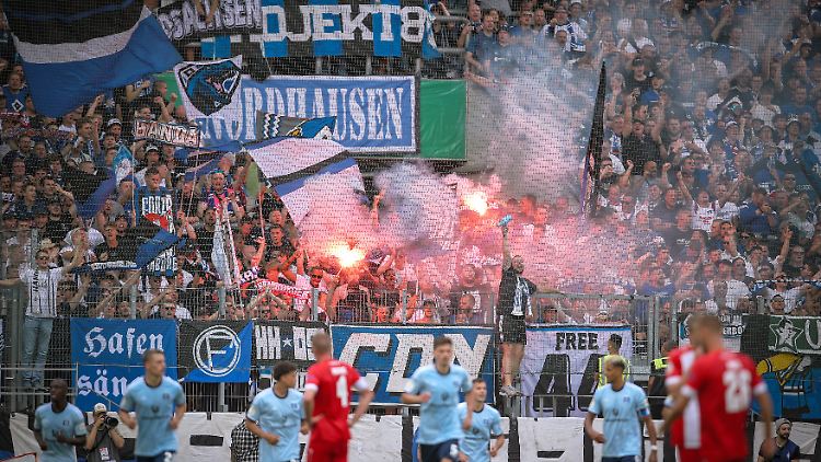 HSV-Fans beschwerten sich über die Kontrollen beim Spiel bei Rot-Weiss Essen.