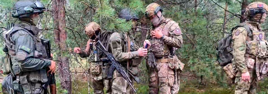 Belarussische Soldaten und Söldner des privaten Militärunternehmens Wagner bei einem Manöver. Für die Verbreitung von Aufklebern der Truppe in Polen wurden zwei Russen rund 4500 Euro zugesagt.