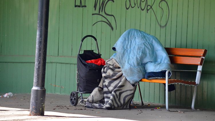 Hilfsorganisationen in Wien stellen nun zusätzliche Schutzräume für Wohnungslose zur Verfügung, in denen sie in der Nacht schlafen können.