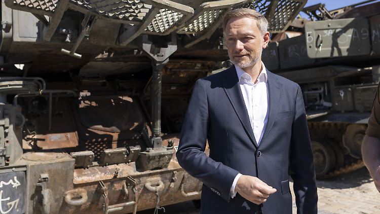 "Die Ukraine muss diesen Krieg gewinnen", sagt Lindner in Kiew.