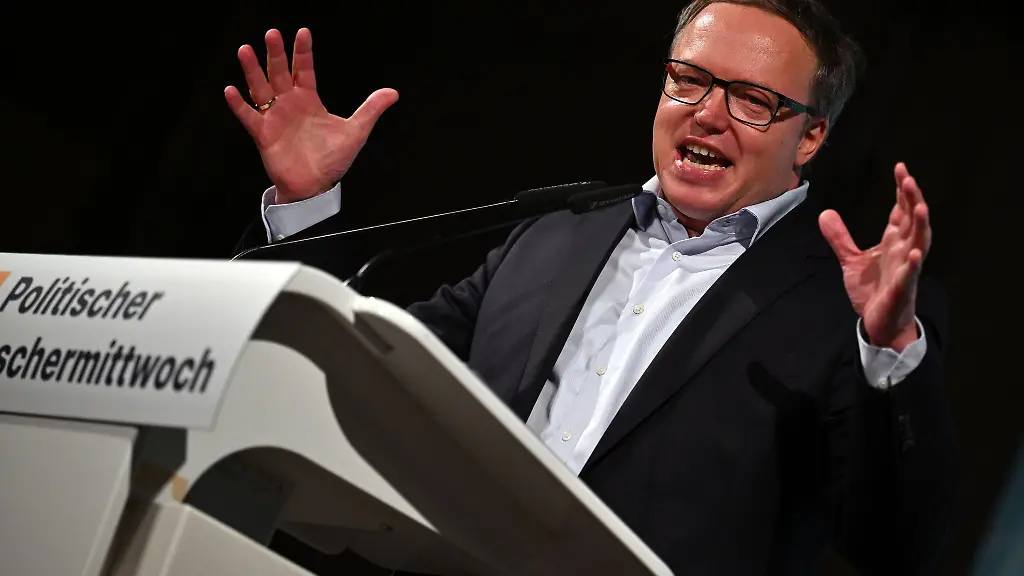 Thueringens-CDU-Landeschef-Mario-Voigt-beim-politischen-Aschermittwoch-in-Apolda