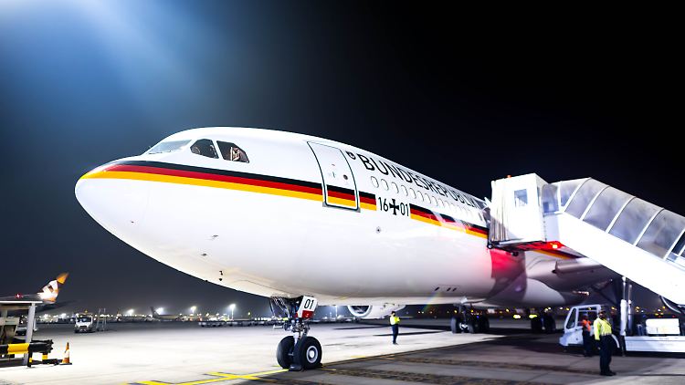 Der Airbus vom Typ A340-300 war nach dem Start zwar gestiegen, nahm aber kein Tempo auf.