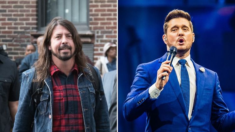 Was nicht passt, wird passend gemacht: Dave Grohl (l.) und Michael Bublé standen gemeinsam auf der Bühne.