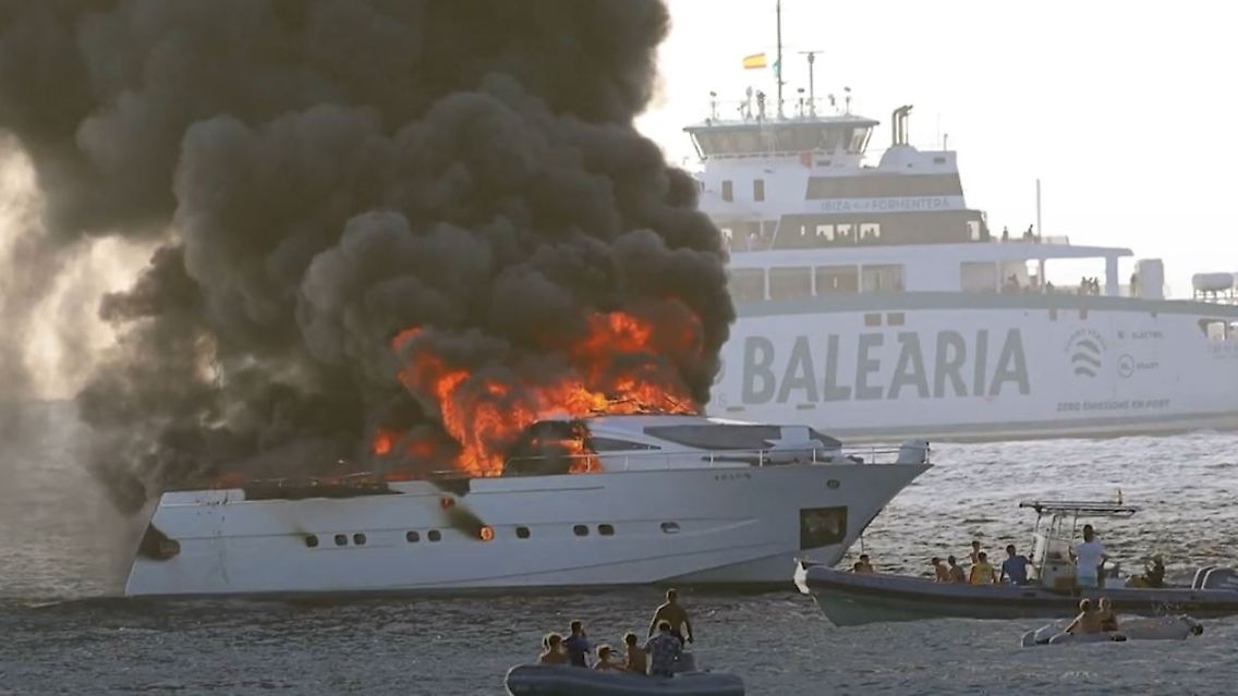 Luxus-Yacht_Feuer.JPG