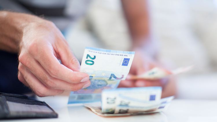 Für die Fortzahlung einer Waisenrente sollte die Lücke zwischen Schulabschluss und Ausbildungsbeginn nicht mehr als vier Monate betragen.