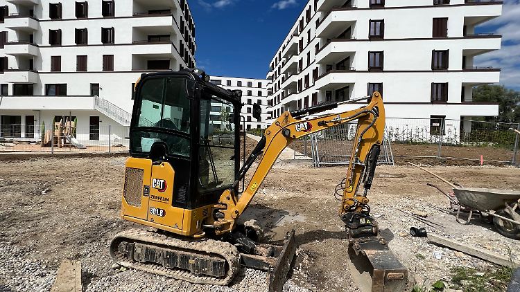 In Deutschland sind Genehmigungen und Aufträge für den Bau neuer Wohnungen und Häuser rückläufig.