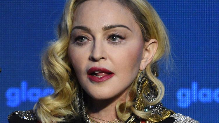 Betet für Frieden: Madonna.