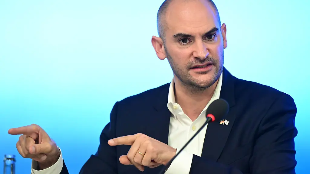 Danyal-Bayaz-Finanzminister-von-Baden-Wuerttemberg-spricht-im-Landtag