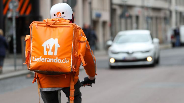 Lieferando beschäftigt die Rider meist direkt. Jetzt will die Plattform stärker mit Subunternehmen kooperieren.