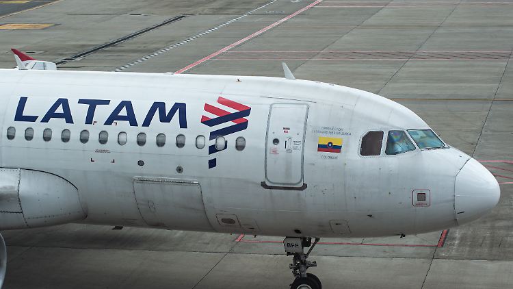 Der Pilot hat laut mehreren Berichten 25 Jahre für Latam gearbeitet.