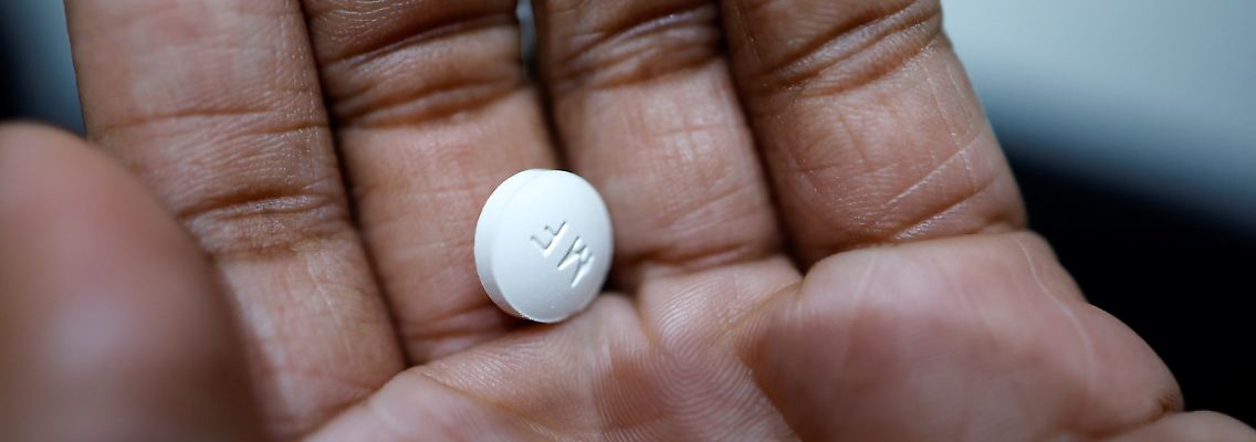 2023-04-21T015410Z_814128658_RC2II0A0YOI9_RTRMADP_3_USA-ABORTION-PILL-RULING.JPG