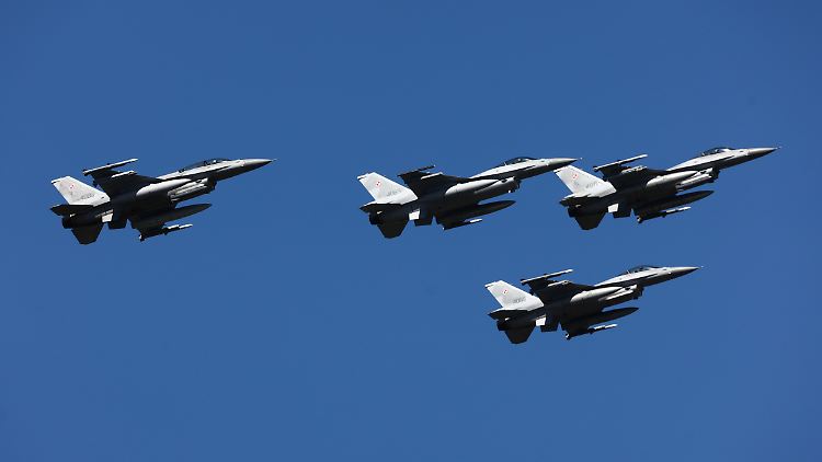 Das Ausbildungsprogramm für ukrainische Soldaten auf dem Kampfjet steht  unter der Leitung der Niederlande und Dänemark. 