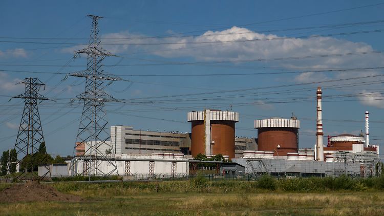 Die drei Reaktorgebäude des Kernkraftwerks Piwdennoukrainsk in der südukrainischen Region Mykolajiw. 