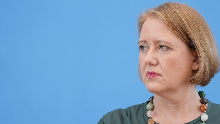 Eigentlich wollte Finanzminister Lindner gestern das Wachstumschancengesetz vorstellen. Familienministerin Paus machte ihm allerdings einen Strich durch die Rechnung.