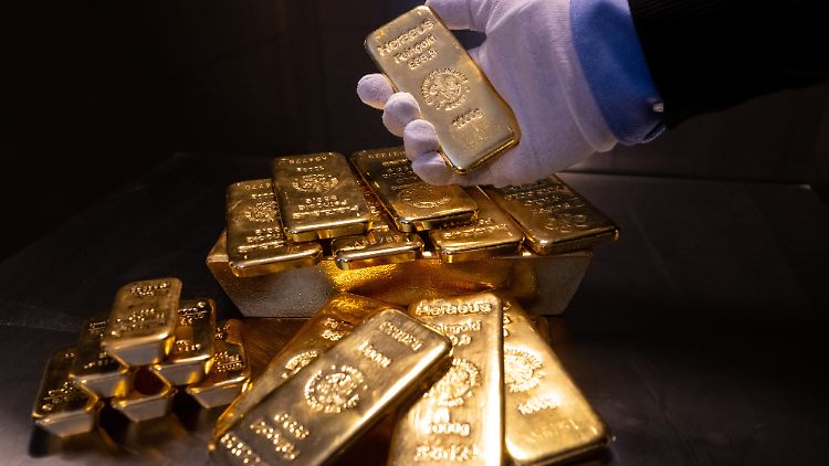 Zuletzt lag der Goldpreis bei 1895 Dollar für eine Feinunze des Edelmetalls.