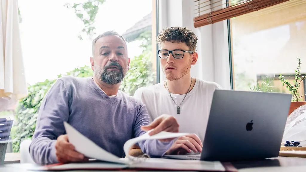 Zahlen-Eltern-Schulgeld-fuer-die-Privatschule-ihrer-Kinder-koennen-sie-einen-Teil-der-Ausgaben-in-der-Steuererklaerung-geltend-machen