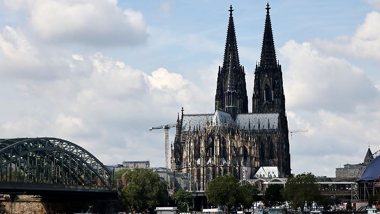 Erst im Juni war die Staatsanwaltschaft Köln gegen einen Mitarbeiter des Erzbistums vorgegangen, der des Besitzes von Kinderpornografie verdächtigt wurde. 