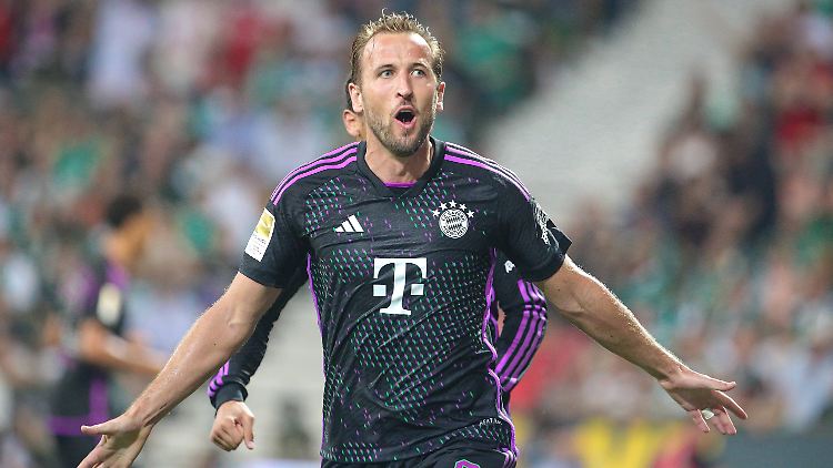 Harry Kane freut sich nach seinem Debüt-Treffer für den FCB.