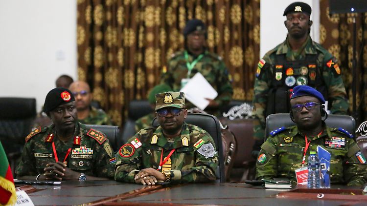 Die Militärchefs der ECOWAS-Staaten haben sich für eine Intervention bereiterklärt. 
