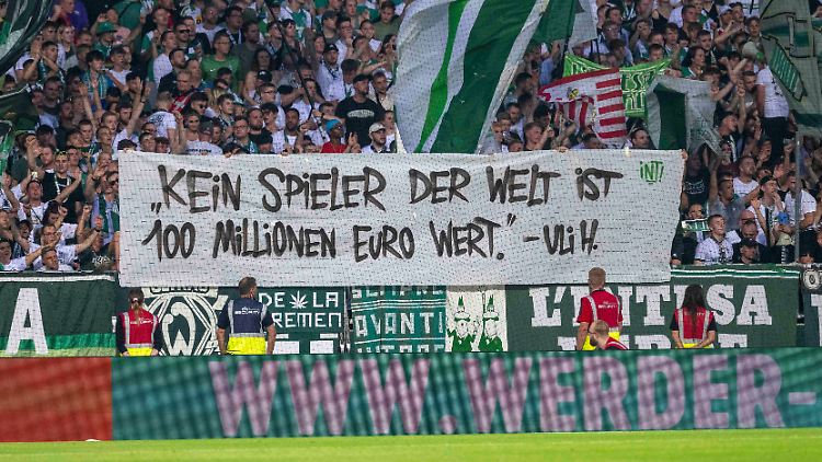 Ein Gruß der Werder-Fans an den Ex-Präsidenten des FC Bayern.