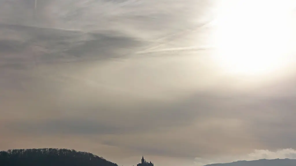 Schleierwolken-ziehen-ueber-den-Harz-wie-hier-bei-Wernigerode